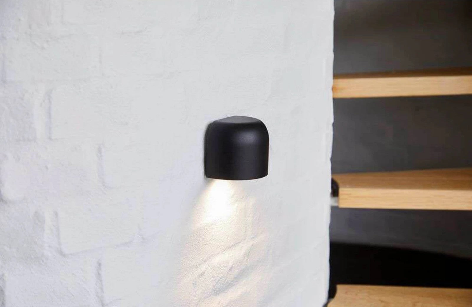 Qavun Black IDA Wall Light