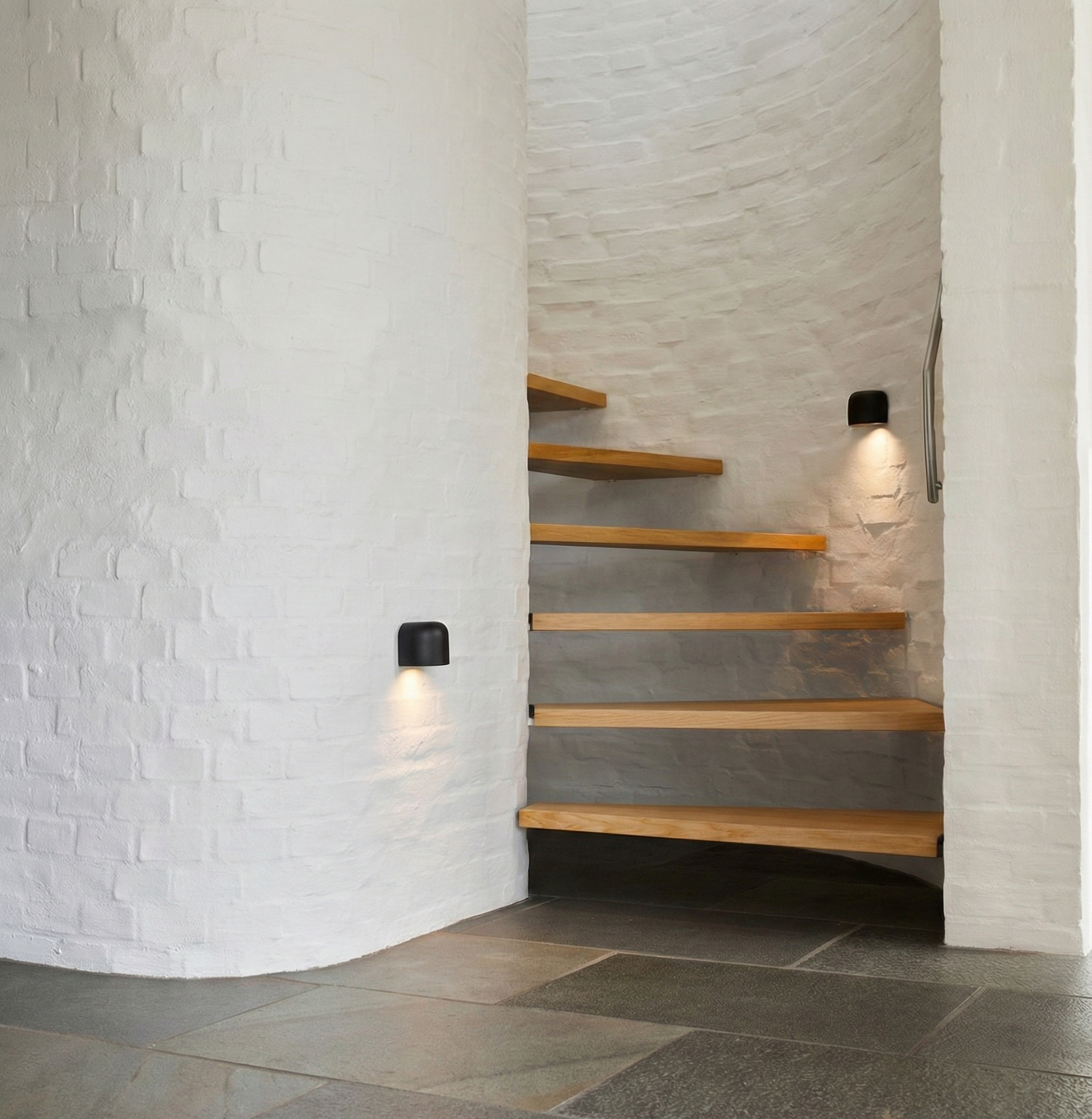 Qavun Black IDA Wall Light