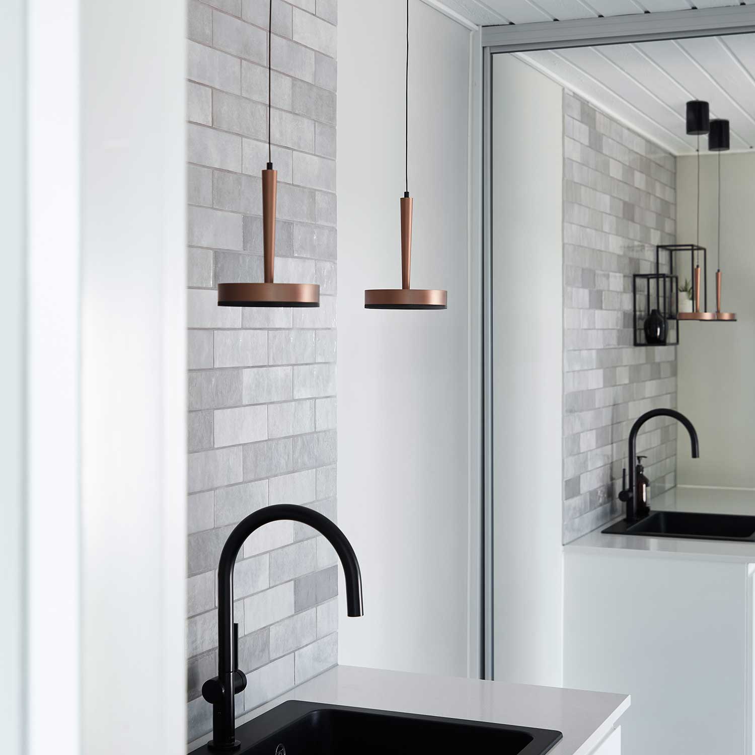 Qavun Bronze Avatar Light