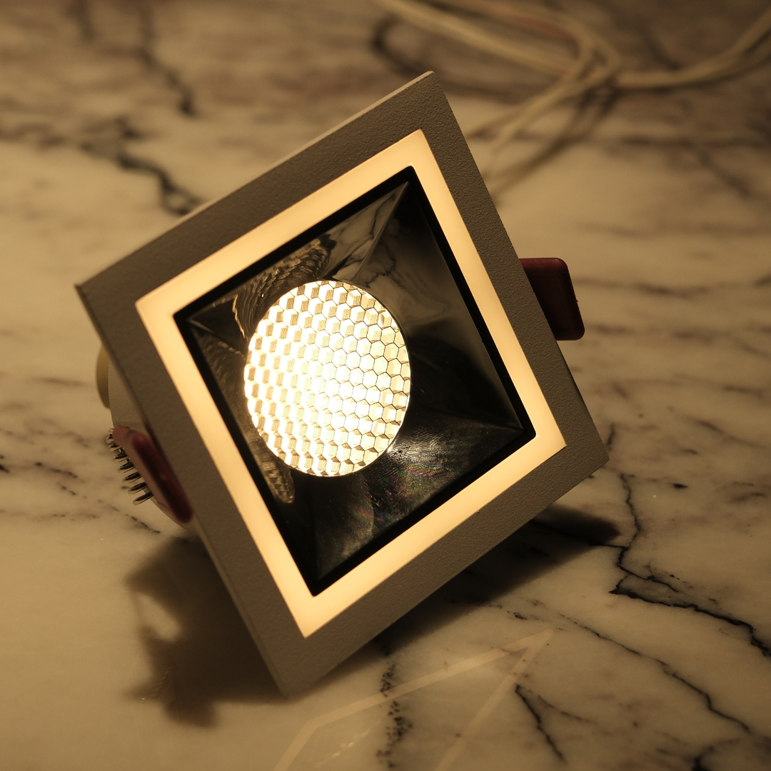 Qavun Holo Serisi Kare Beyaz Bal Peteği Spot Light QV 11201-006