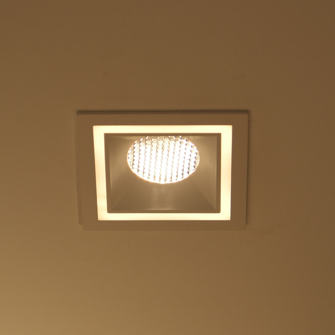 Qavun Holo Serisi Kare Beyaz Bal Peteği Spot Light QV 11201-006