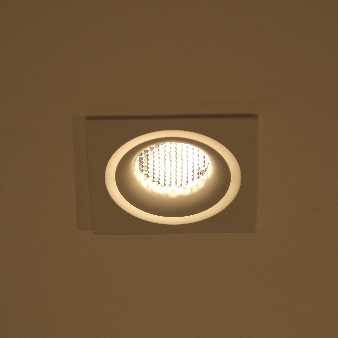 Qavun Holo Serisi Kare Beyaz Bal Peteği Spot Light QV 11201-003